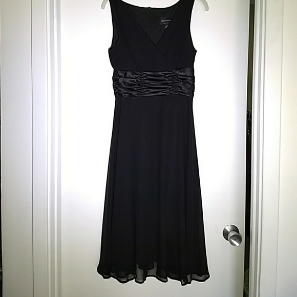 Gorgeous sleeveless black dress sz 6 - Picture 1 of 3